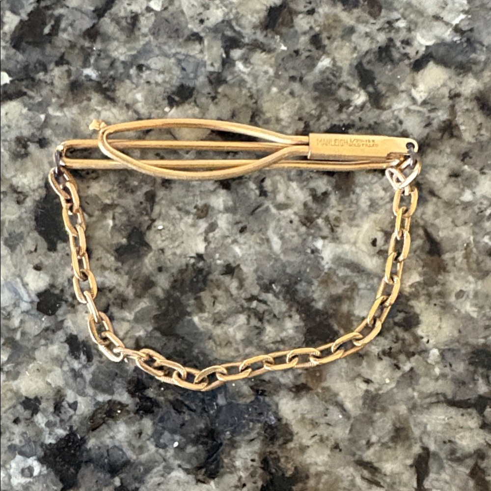 Sophisticated Gold Tie Clip with Chain